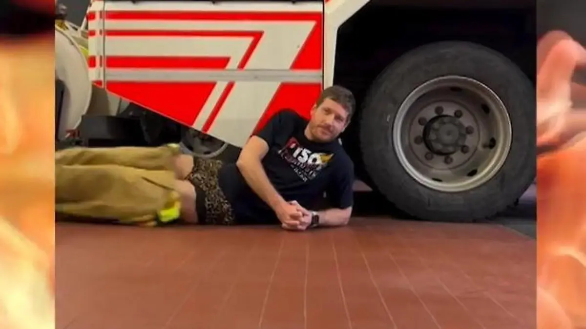 Vorsicht, heiß! Feuerwehr heizt in sexy Leo-Unterwäsche ein – für DIESEN Zweck Männer sorgen für brennende Herzen