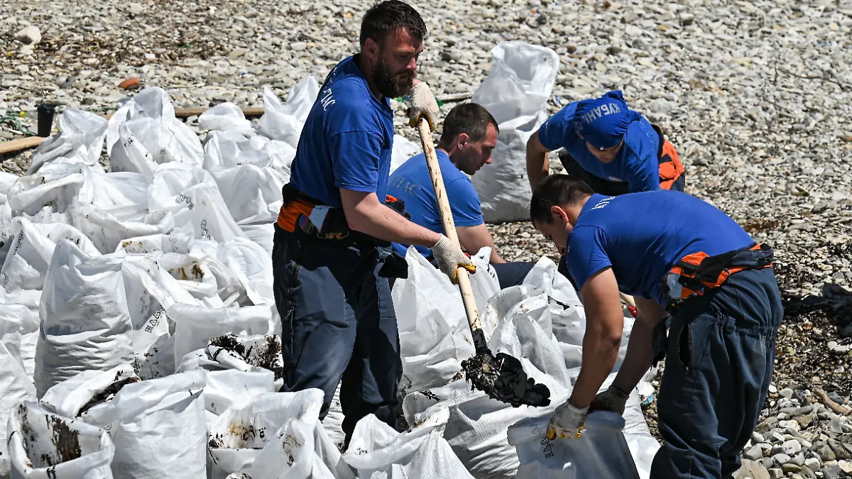 RUSSIA, KRASNODAR REGION - APRIL 26, 2026: Work underway to clean up petroleum products on Nebug Beach in Tuapse after a drone attack by the Kiev regime. More than 130 people (from Emercom of Russia, Kuban-SPAS and others organisations) and 26 pieces of equipment are involved in the clean up (Credit Image: © Igor Onuchin/TASS via ZUMA Press