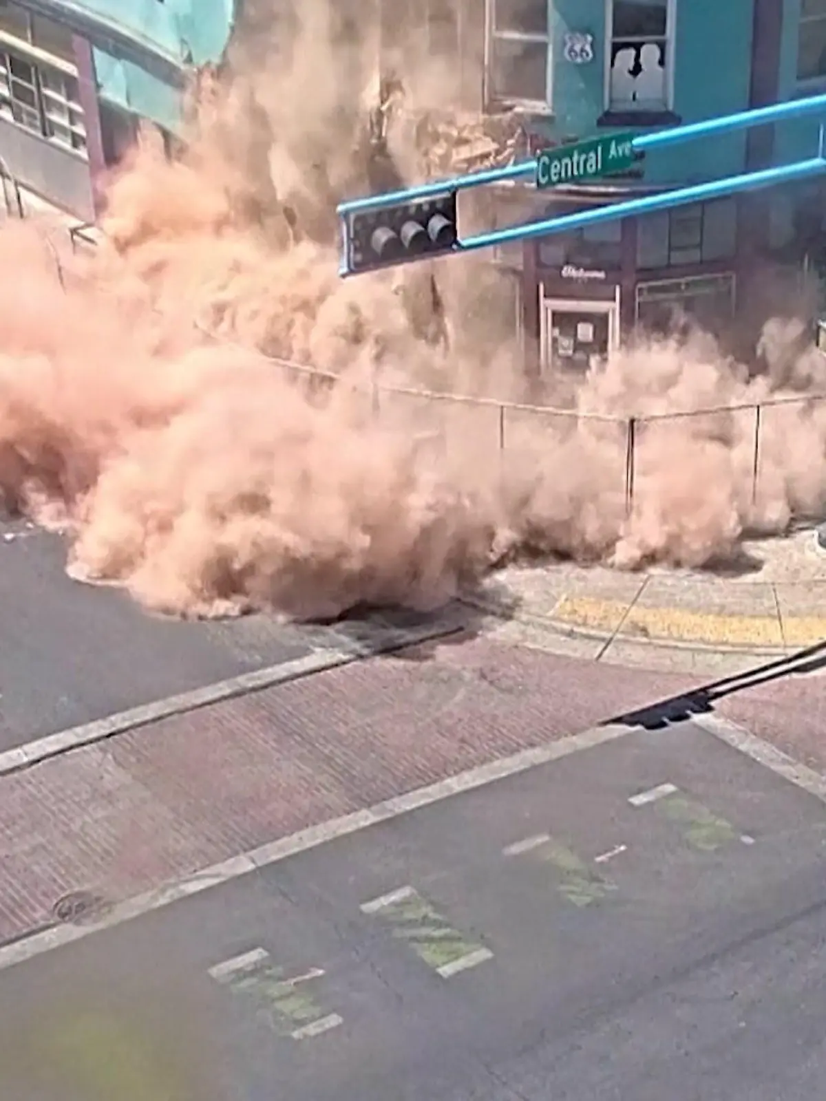 Bild zu: "Direkt an der Route 66! Weltberühmtes Restaurant stürzt plötzlich ein"