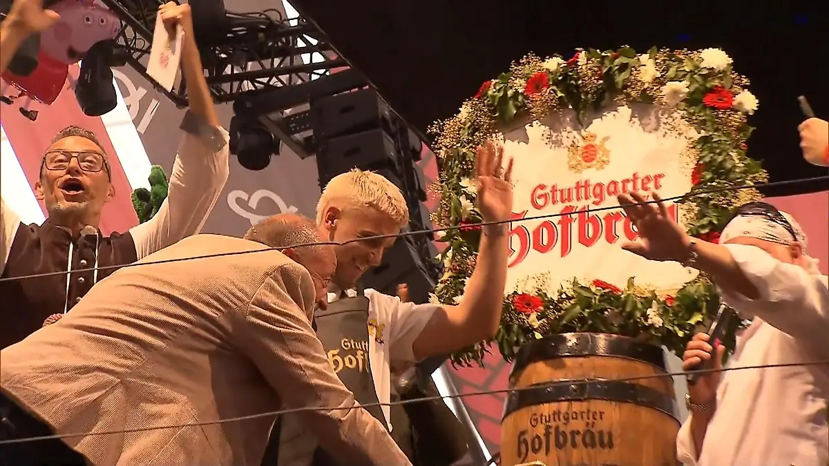 Freibier bis die Schulter schmerzt! Bundesliga-Star löst Fan-Versprechen ein