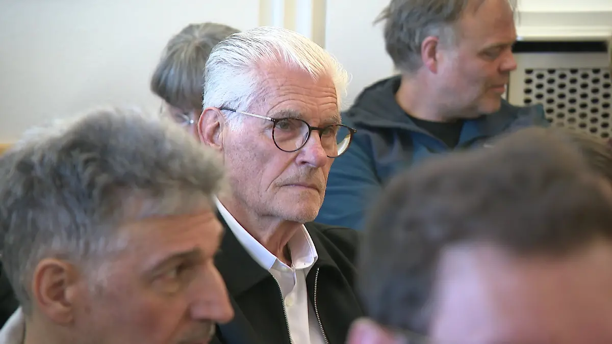 Sky du Mont äußert sich im Streit um Tierschutz und Schlachthof-Aufnahmen – der Schauspieler stellt sich dabei klar auf die Seite der Aktivisten.