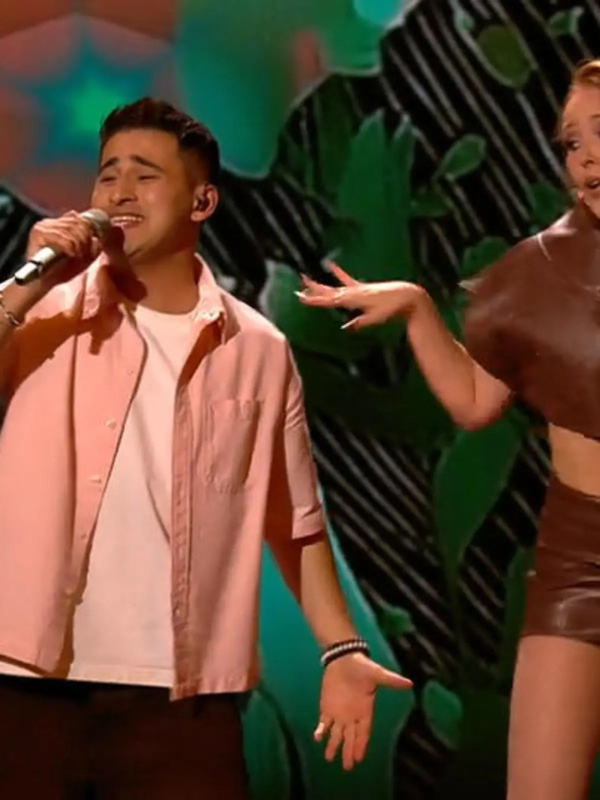 Bild zu: "Falscher Song: Wird Abiis fröhlicher Song zur "Clown-Nummer"?"