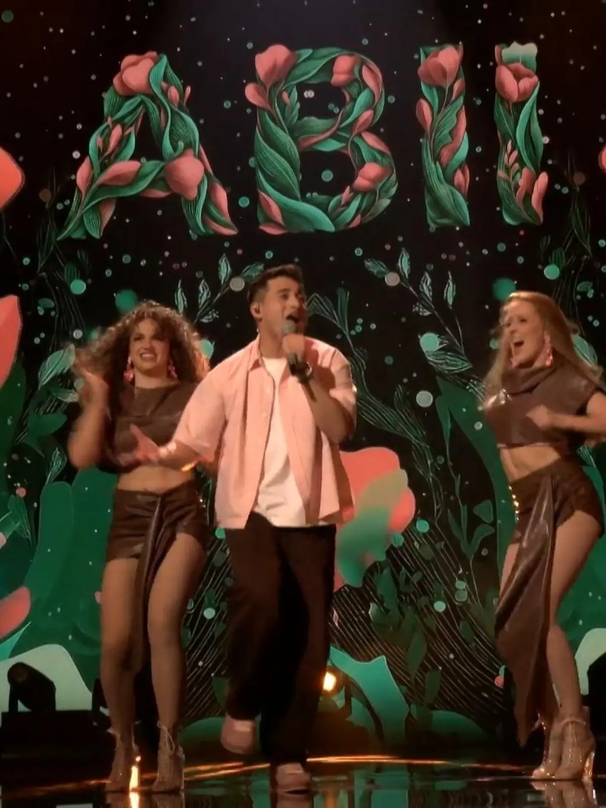 Bild zu: "Abii Faizin berührt mit „Belong Together“"