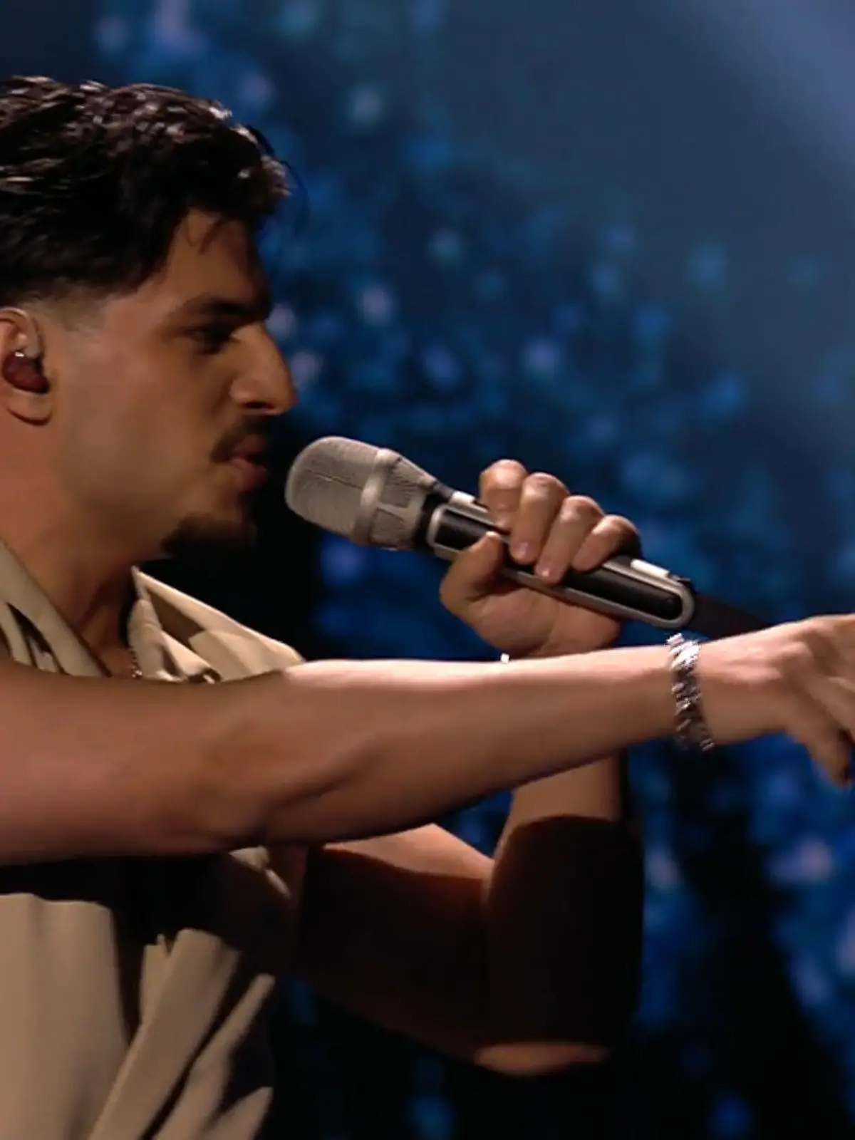 Bild zu: "Paco glänzt beim Bruno-Mars-Song mit Latin-Lover-Vibes"