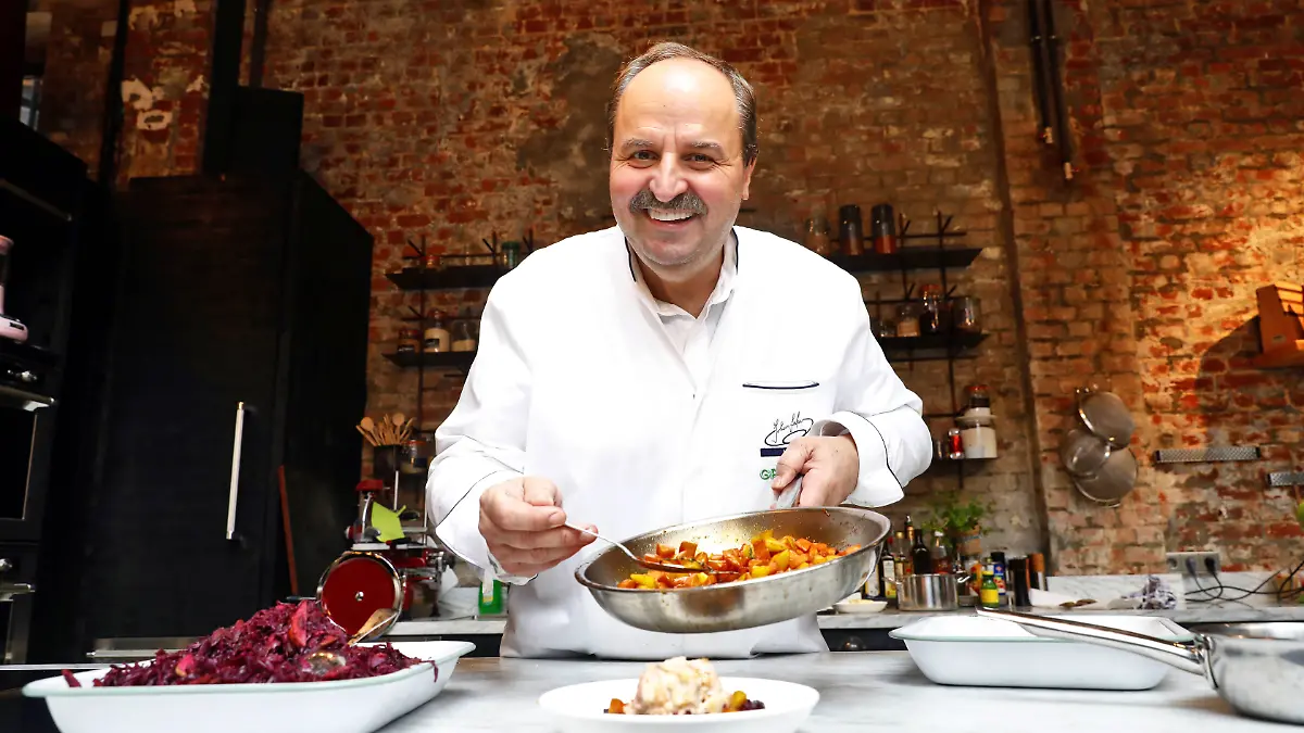 Gastronomie Hamburg, 12.11.2019 The Box Ottensen TV-Koch Johann Lafer kocht das glücklichste Gericht der Welt Germany *** Gastronomy Hamburg, 12 11 2019 The Box Ottensen TV Cook Johann Lafer cooks the happiest Court the World Germany