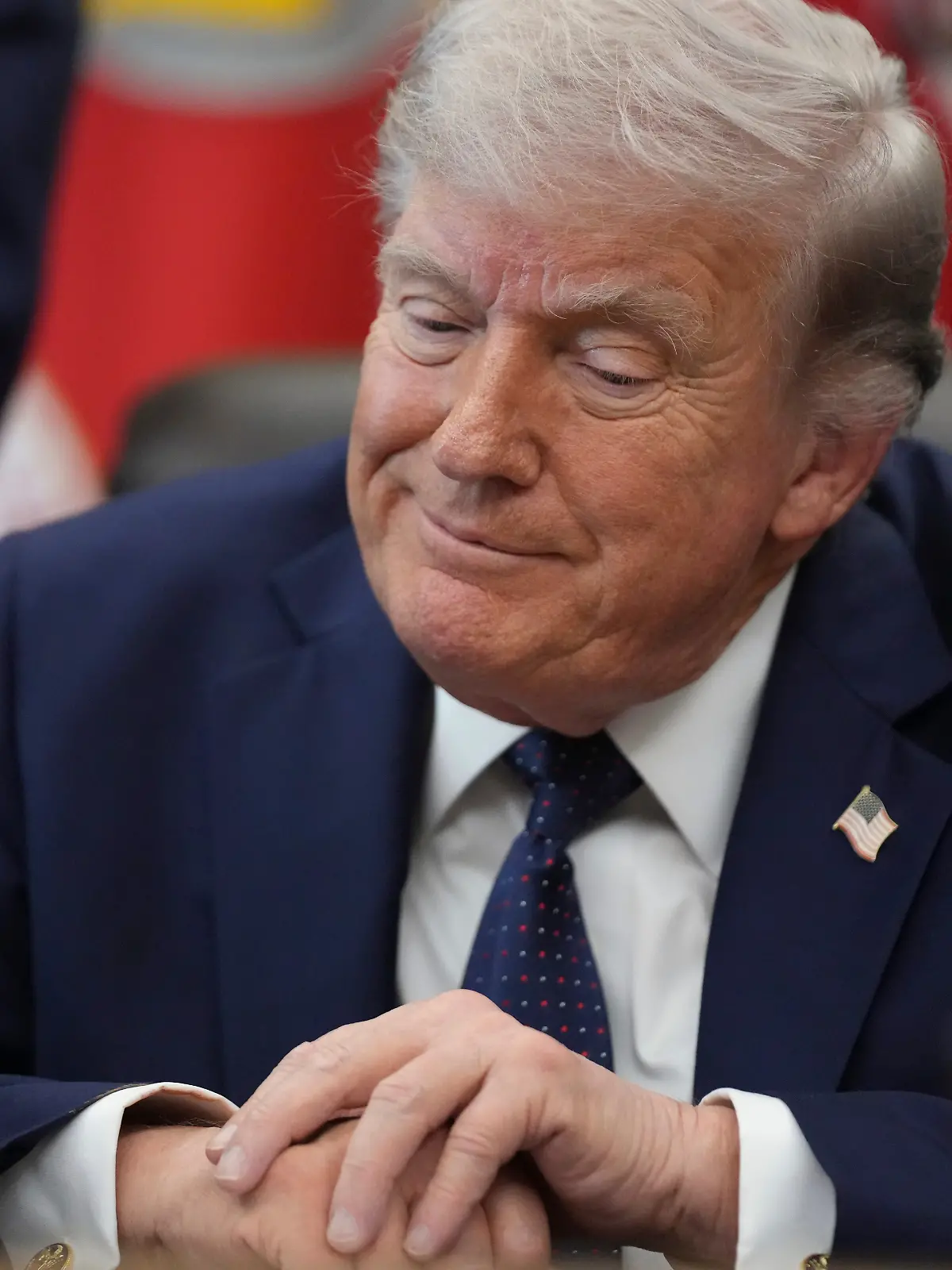 US-Präsident Donald Trump spricht während eines Treffens zwischen den Botschaftern Israels und des Libanon im Oval Office im Weißen Haus. +++ dpa-Bildfunk +++