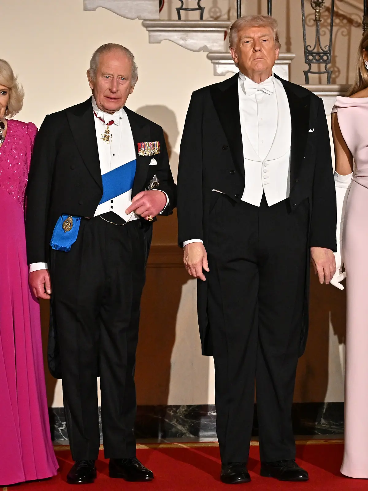 WASHINGTON, DC - APRIL 28: (L-R) Queen Camilla, King Charles III, U.S. President Donald Trump, and First Lady Melania Trump pose on Grand Staircase during an official state dinner hosted by the President and First Lady at The White House on day two of the State Visit of King Charles III and Queen Camilla to the United States of America, on April 28, 2026 in Washington, DC. The dinner is the first formal white tie event at The White House since President George W. Bush hosted Queen Elizabeth II in 2007.  (Photo by Samir Hussein/WireImage)