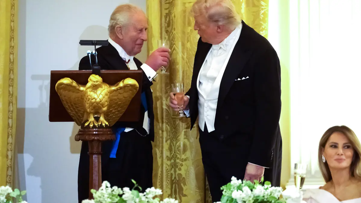 WASHINGTON, DC - APRIL 28: President Donald Trump and Great Britainâs King Charles toast one another after giving remarks during a state dinnerÂ with President Donald Trump and First Lady Melania Trump at the White House on Tuesday, April 28, 2026 in Washington, D.C. Charles spoke to a joint session of Congress earlier in the day, and attended several events with U.S. President Donald Trump. Credit: Craig Hudson / Pool via CNP