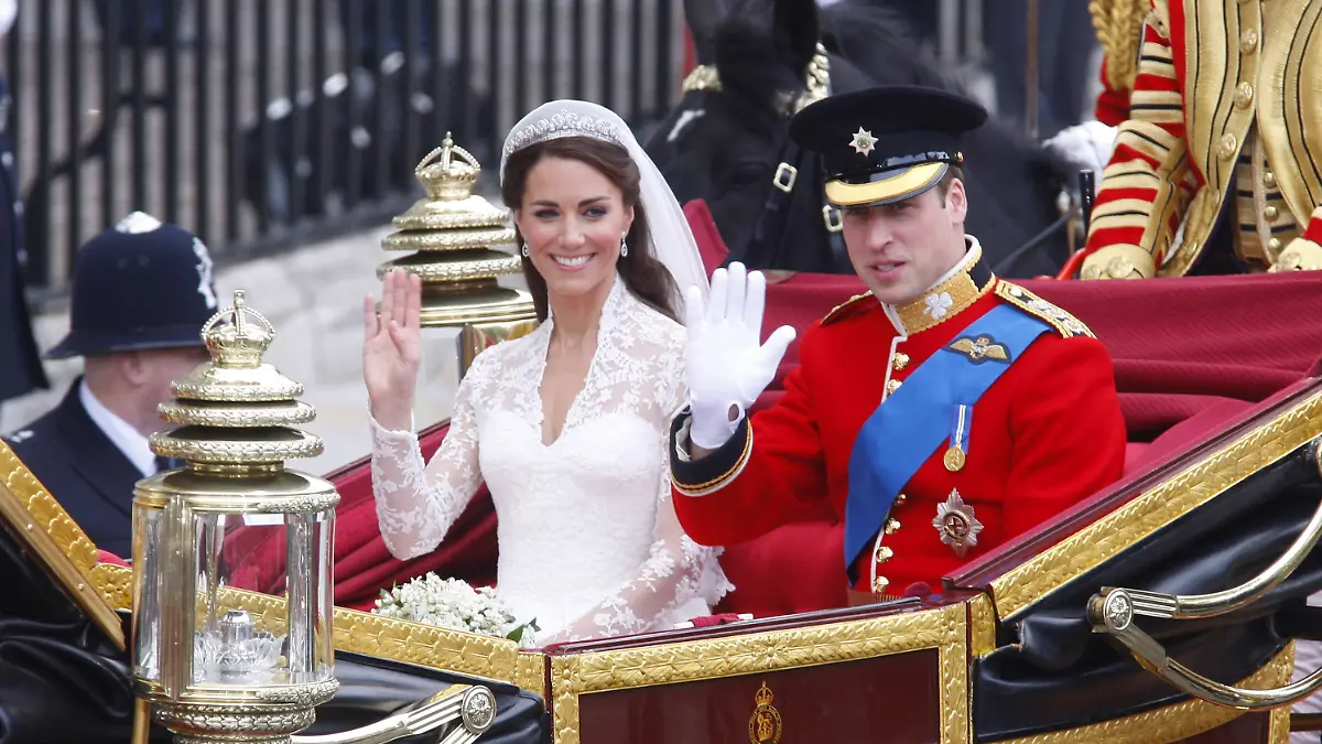 Bildnummer: 57894847  Datum: 29.04.2011  Copyright: imago/Future Image
Catherine Mountbatten-Windsor, Prinz William Mountbatten-Windsor Königliche Hochzeit / Royal Wedding von Prinz William und Kate Middleton, London Foto:xD.xBedrosianx/xFuturexImage Entertainment Gesellschaft London People Adel GBR Hochzeit Kate Catherine Middleton Prinz William Windsor x1x xsk 2011 quer Aufmacher Duchess of Cambridge Kate Middleton Prince William Duke of Cambridge Adel Britisches Königshaus   o0 Familie, privat, Mann, Frau, Ehemann, Ehefrau

 57894847 Date 29 04 2011 Copyright Imago Future Image Catherine Mountbatten Windsor Prinz William Mountbatten Windsor Royal Wedding Royal Wedding from Prinz William and Kate Middleton London Photo XD   Entertainment Society London Celebrities Adel GBR Wedding Kate Catherine Middleton Prinz William Windsor x1x xSK 2011 horizontal Highlight Duchess of Cambridge Kate Middleton Prince William Duke of Cambridge Adel British Royal house o0 Family private Man Woman Husband Wife 