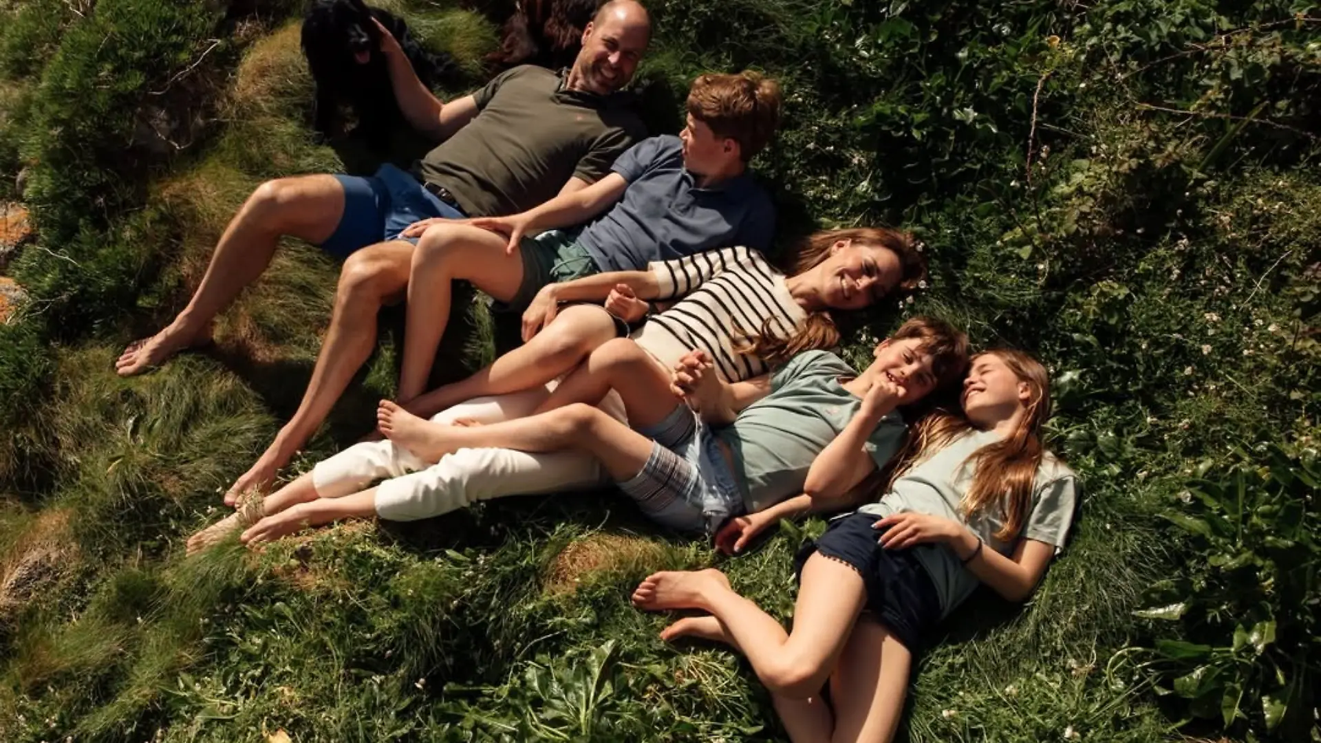 Kate und William strahlen mit ihren Kindern um die Wette.