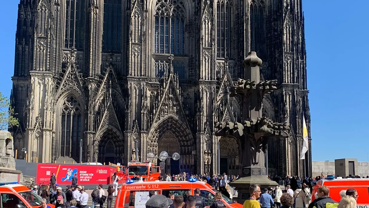 Im Kölner Dom kommt es am Mittwoch zu einem Großeinsatz der Feuerwehr. 
