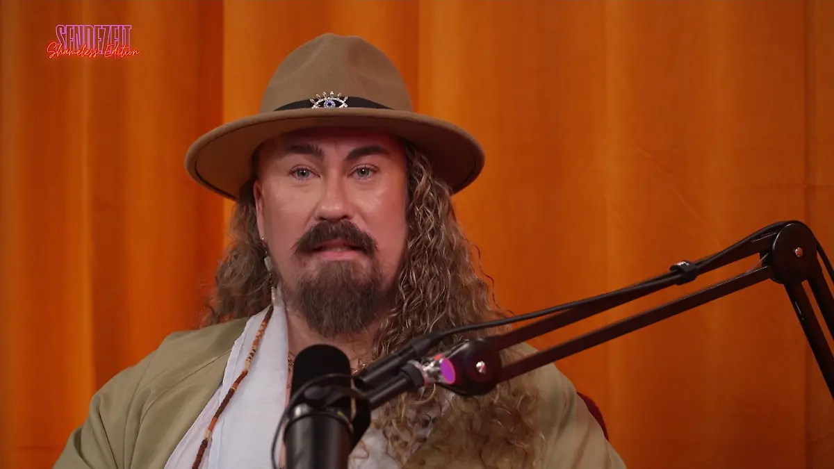 Schamane Leon zu Gast in Nuras Podcast „Sendezeit”. 