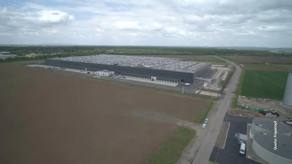 Wüst weiht neues Fressnapf-Logistikzentrum ein Ministerpräsident in Nörvenich