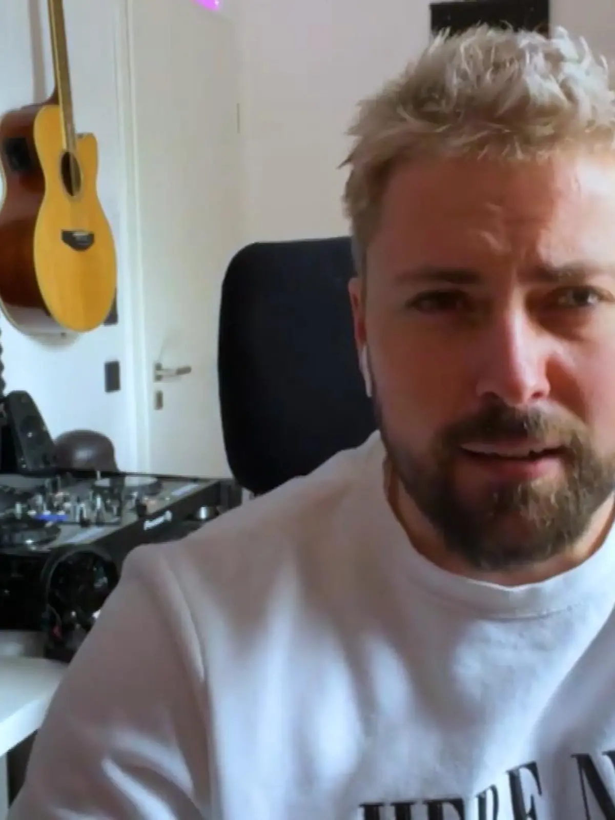 GZSZ-Star Felix von Jascheroff spricht bei VIPstagram über sein Serien-Jubiläum.