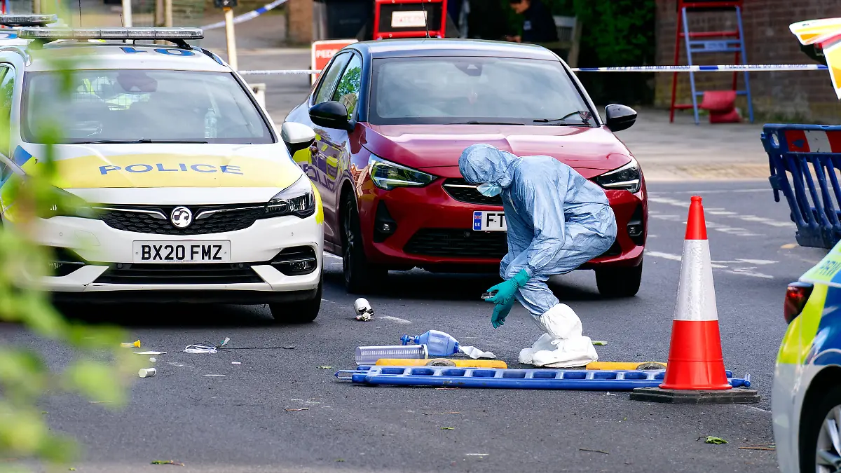 Golders Green Road stabbing. Golders Green Road London. 29th April 2026 The scene on Golders Green Road where two people have been stabbed when man with a knife was seen running down the high street., Credit:Aldo Ciarrocchi / Avalon UK, London PUBLICATIONxNOTxINxUKxFRAxUSA Copyright: xAldoxCiarrocchix/xAvalonx 1095270690