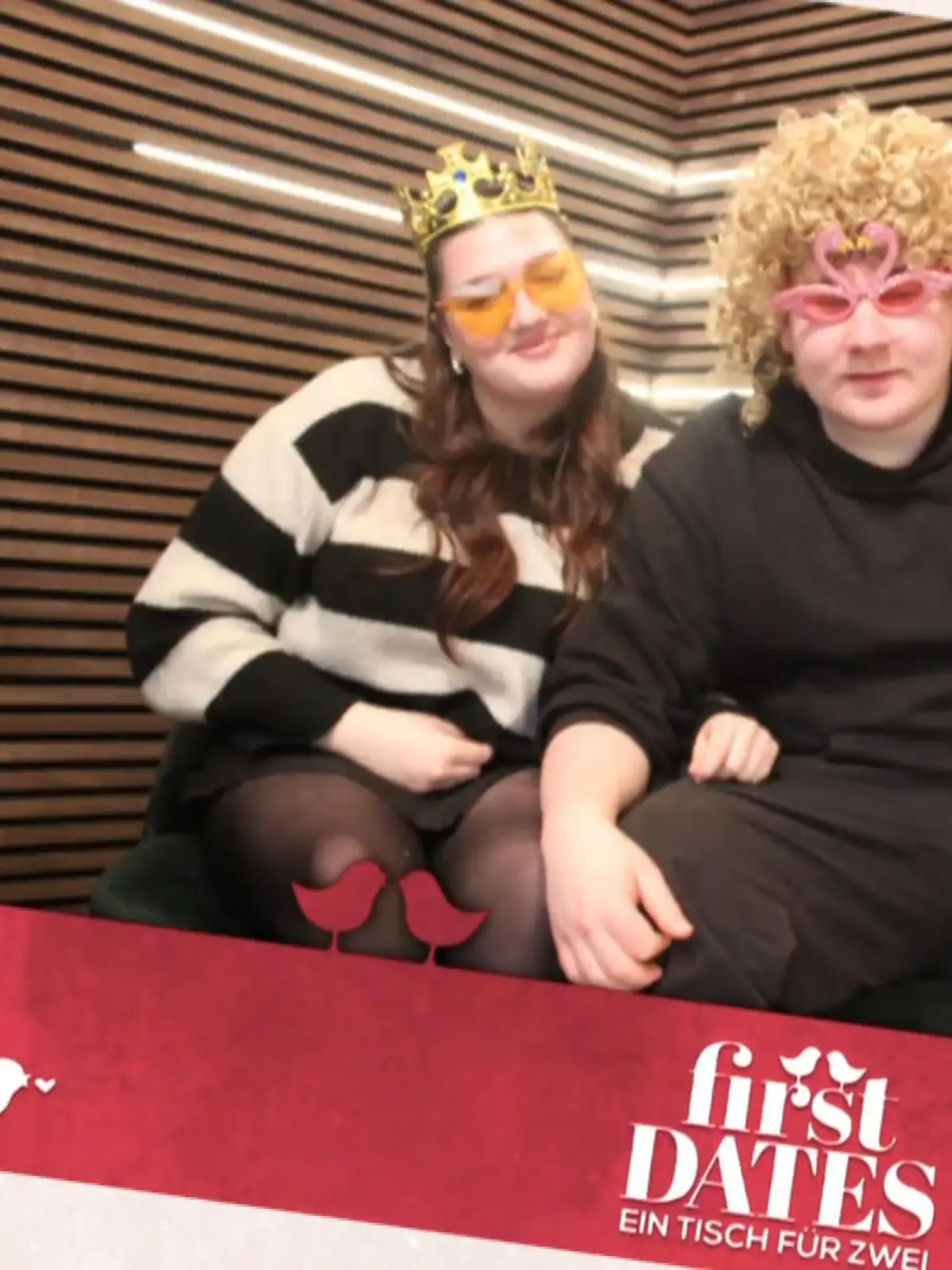 Bild zu: "Charlotte muss lachen – und Felix macht aus ihrem kleinen Patzer direkt einen süßen Moment"