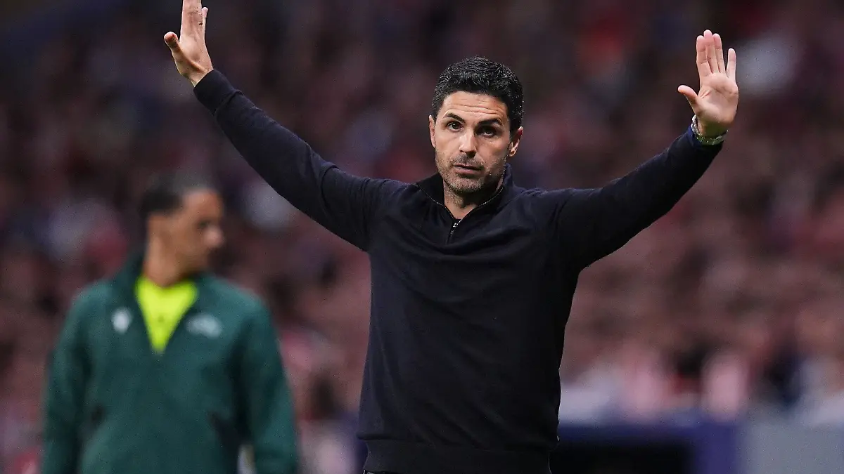 Arsenals Trainer Mikel Arteta regt sich über einen zurückgenommenen Elfmeter auf.