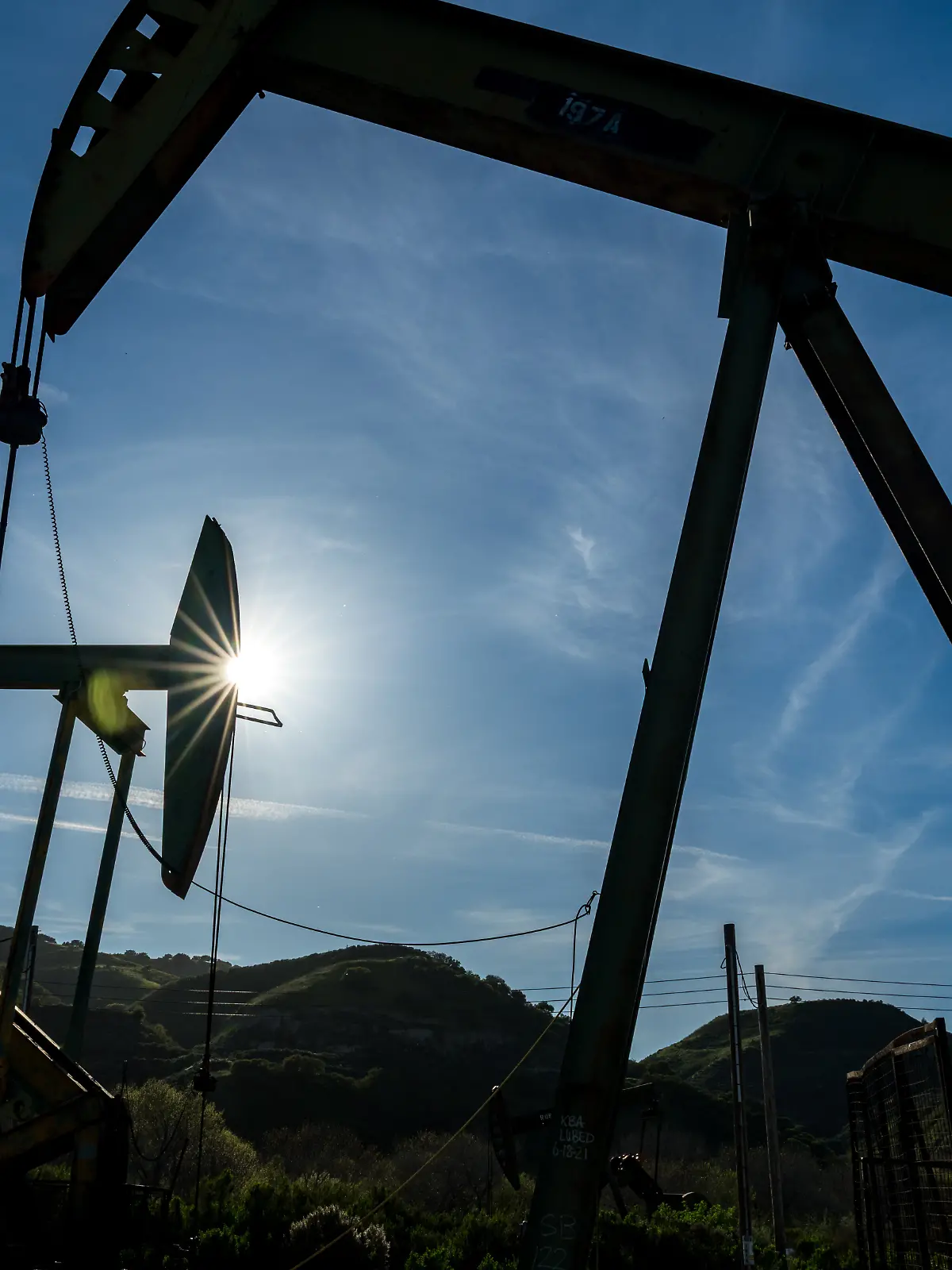 Öl-Pumpen auf dem San Ardo Ölfeld. (zu dpa: «Preis für Brent-Öl steigt auf höchsten Stand seit Anfang 2022») +++ dpa-Bildfunk +++