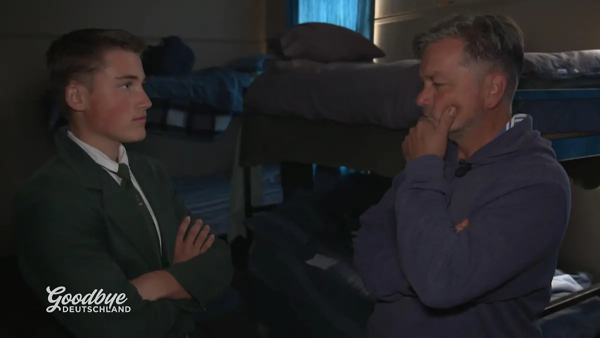 Samuel zeigt seinem Vater sein Leben im Internat Einblick ins Internat