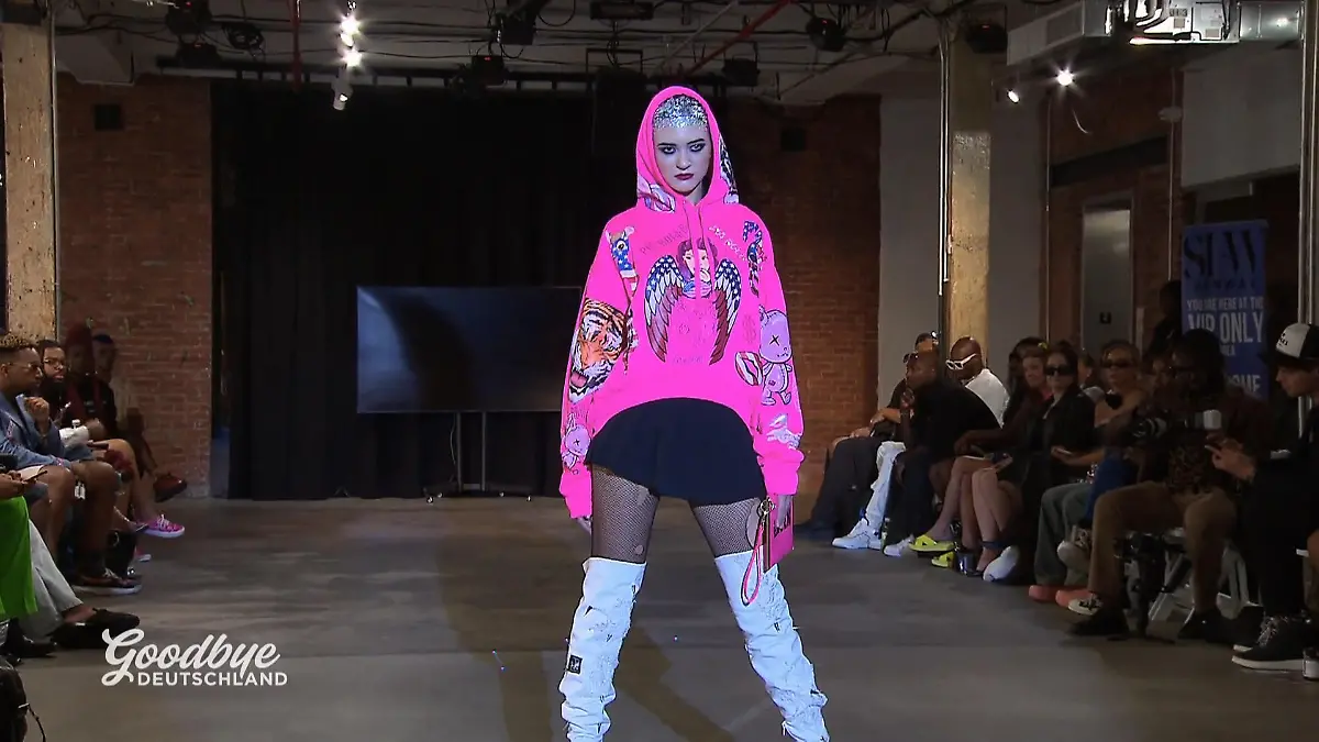 Kiana muss jetzt liefern Debüt auf dem Catwalk