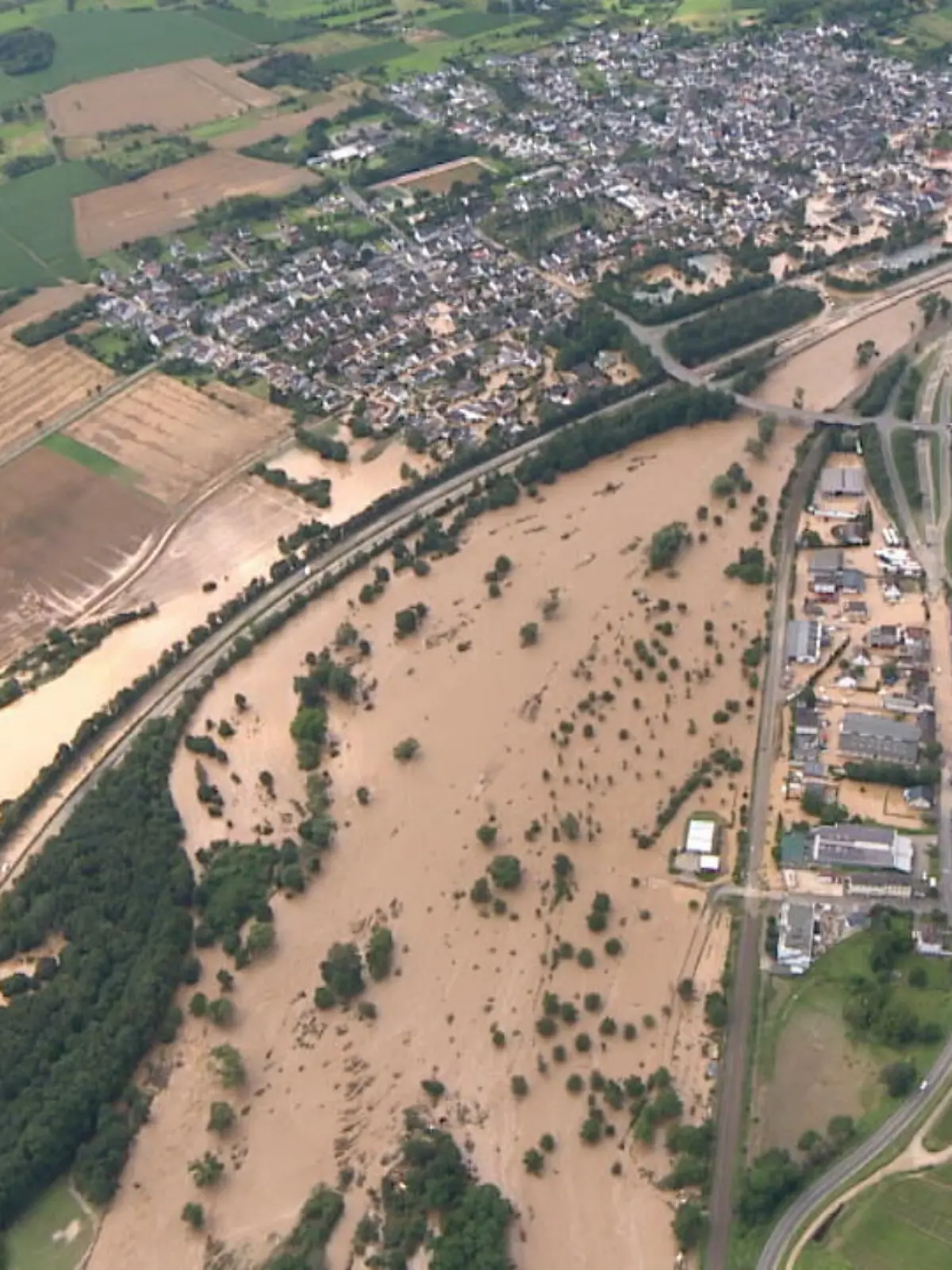 Bild zu: "Hochwasser von oben"