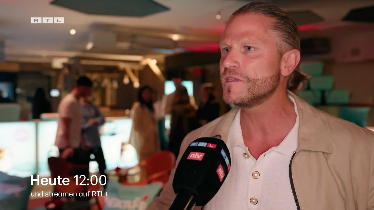 Die Themen heute bei Punkt 12 Paul Janke verteilt wieder Rosen