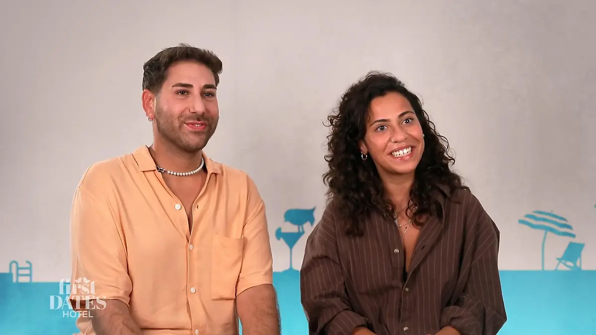 Joel und Melis checken gemeinsam ein Beste Freunde auf Liebessuche