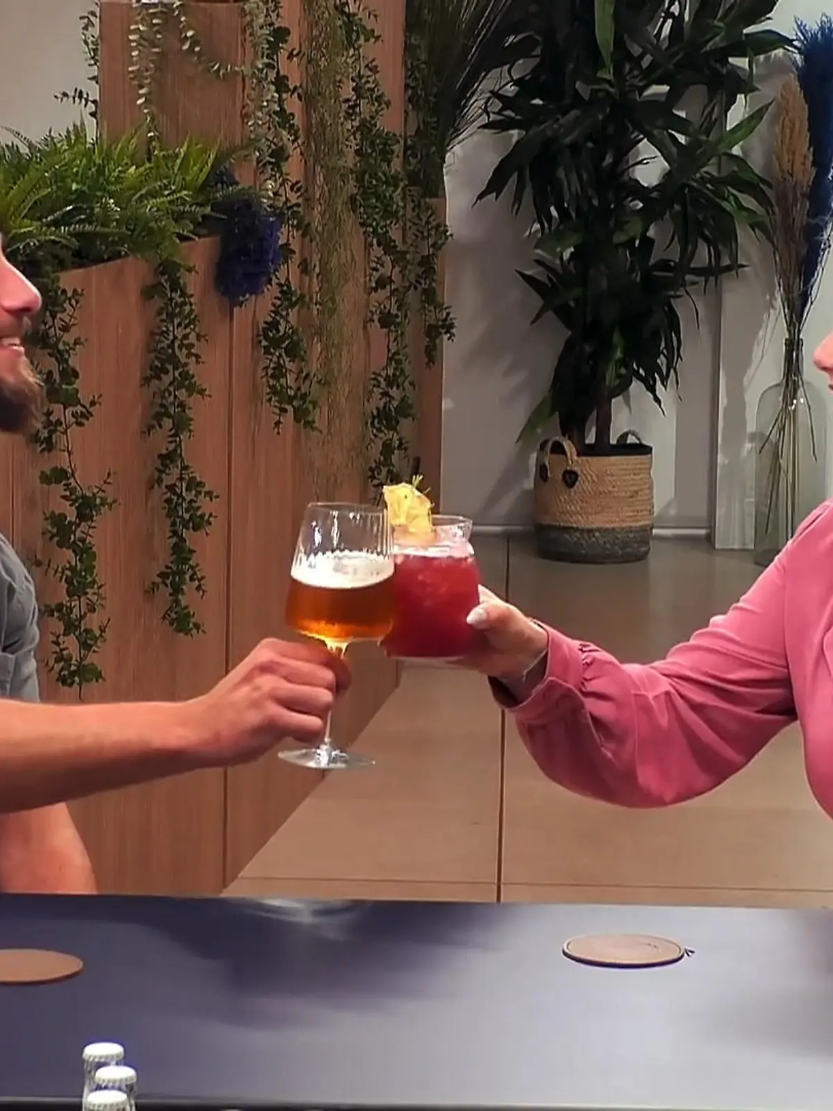 Bild zu: "Kann Sina ihn für sich gewinnen?"