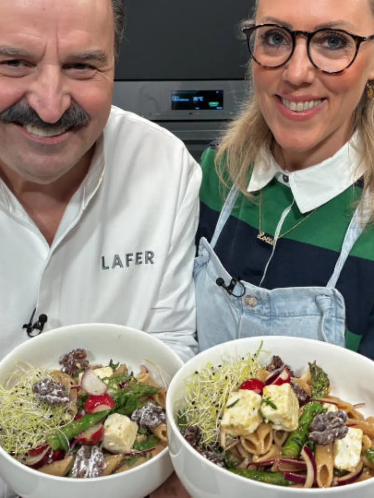 Bild zu: "Johann Lafers Spargel-Nudelsalat mit Feta"