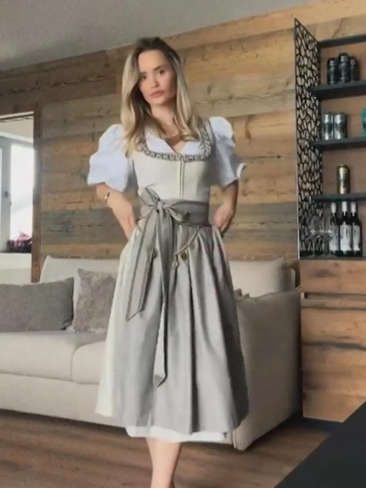 Bild zu: "Sexy Dirndl-Video von Davina Geiss – aber DIESES Detail irritiert ihre Fans!"