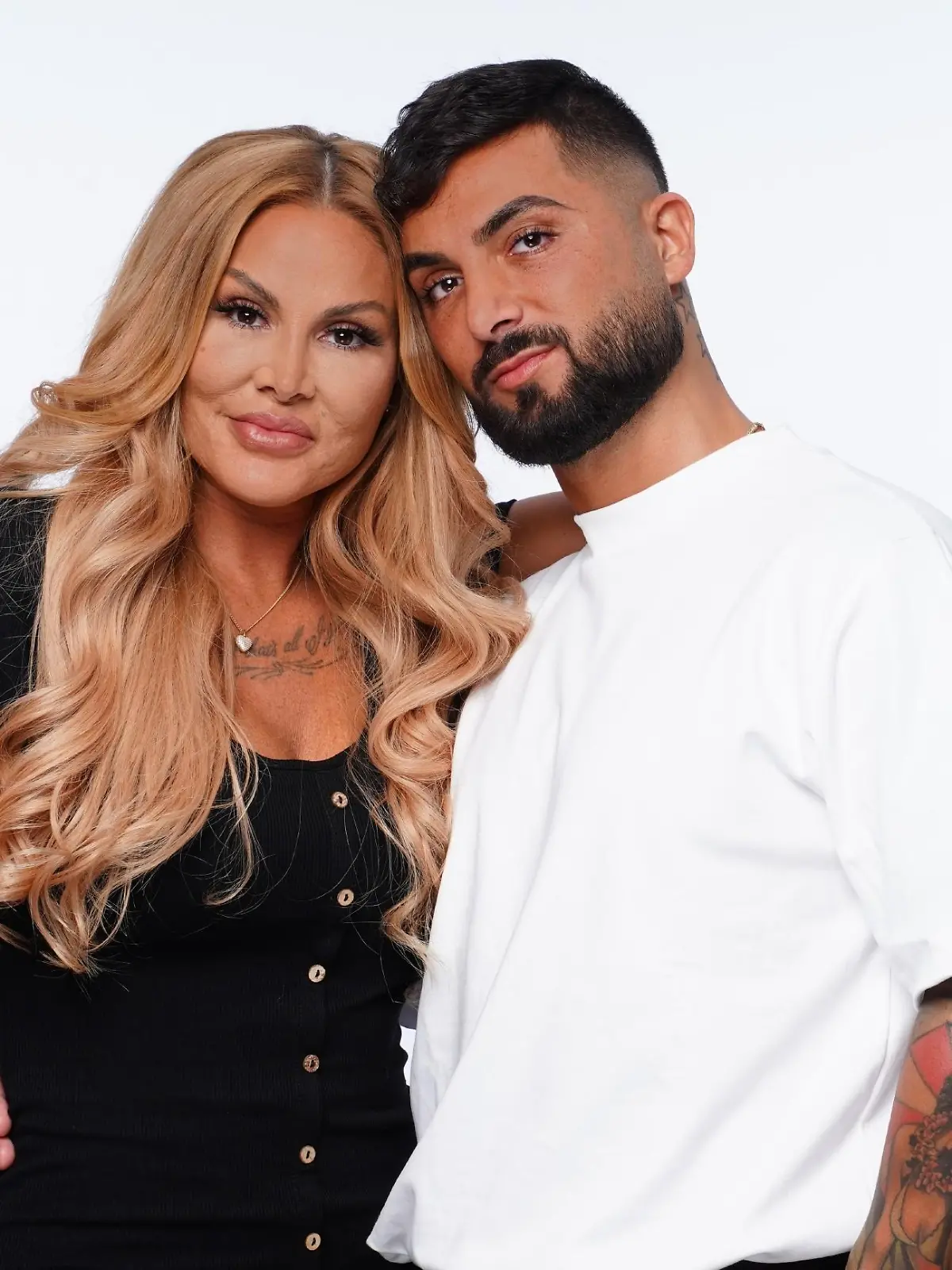 Das YouTube Kult-Influencer-Paar Lisha (33) und Lou (31).

Die Verwendung des sendungsbezogenen Materials ist nur mit dem Hinweis und Verlinkung auf TVNOW gestattet.