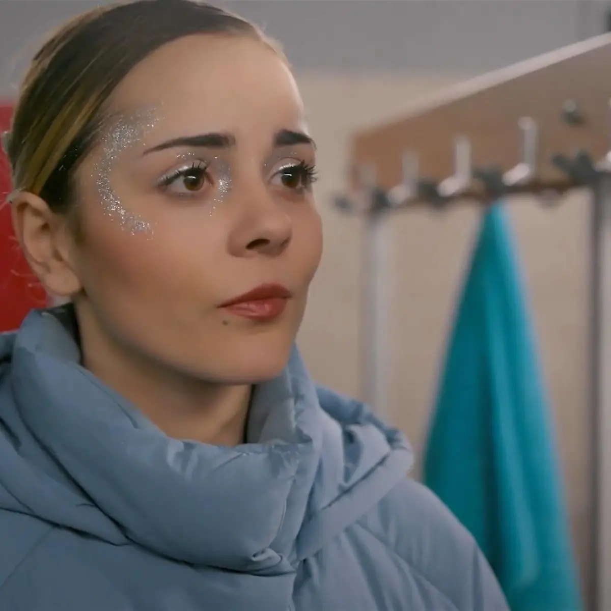 AWZ-Folge vom 12.05.26 auf RTL+: Valea ahnt nicht, dass sie ein  öffentliches Geständnis ablegt