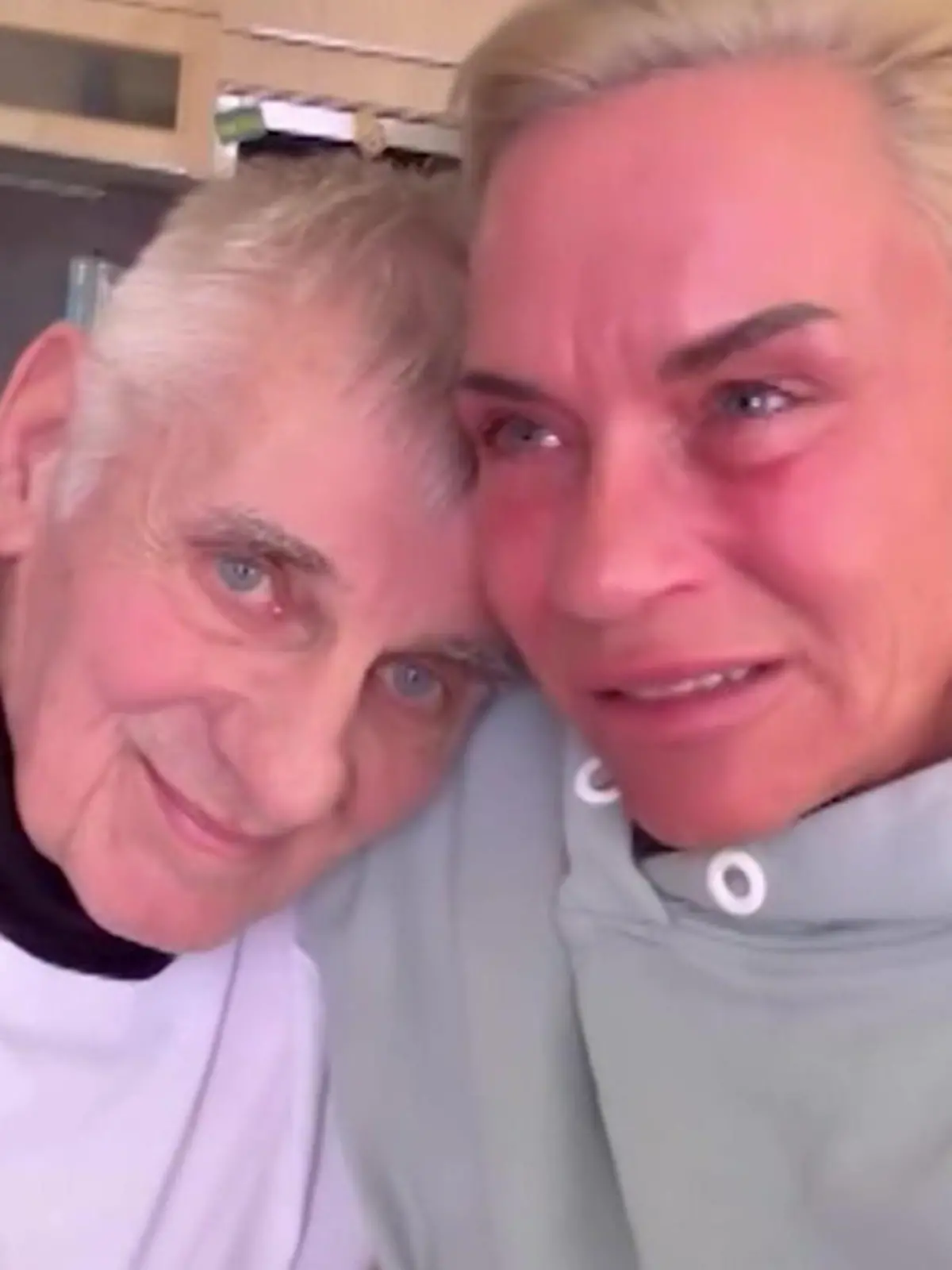 Bild zu: "Tränen-Video von Heinz Hoenig und Annika! An diesem Jahrestag kommt alles nochmal hoch"