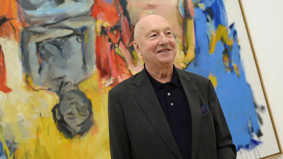 Der Künstler Georg Baselitz steht am 18.09.2014 in der Ausstellung "Georg Baselitz - Damals, dazwischen und heute" im Haus der Kunst in München (Bayern) vor seinem Gemälde "Schlafzimmer". Baselitz nahm an einer Pressekkonferenz im Rahmen der Ausstellungseröffnung teil. Die Ausstellung mit Baselitz' Werken aus den vergangenen 50 Jahren geht vom 19.09.2014 bis zum 01.02.2015. Foto: Andreas Gebert/dpa ++