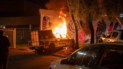 Alice Springs: Nach Mord an Mädchen (5) eskalieren Proteste vor Krankenhaus