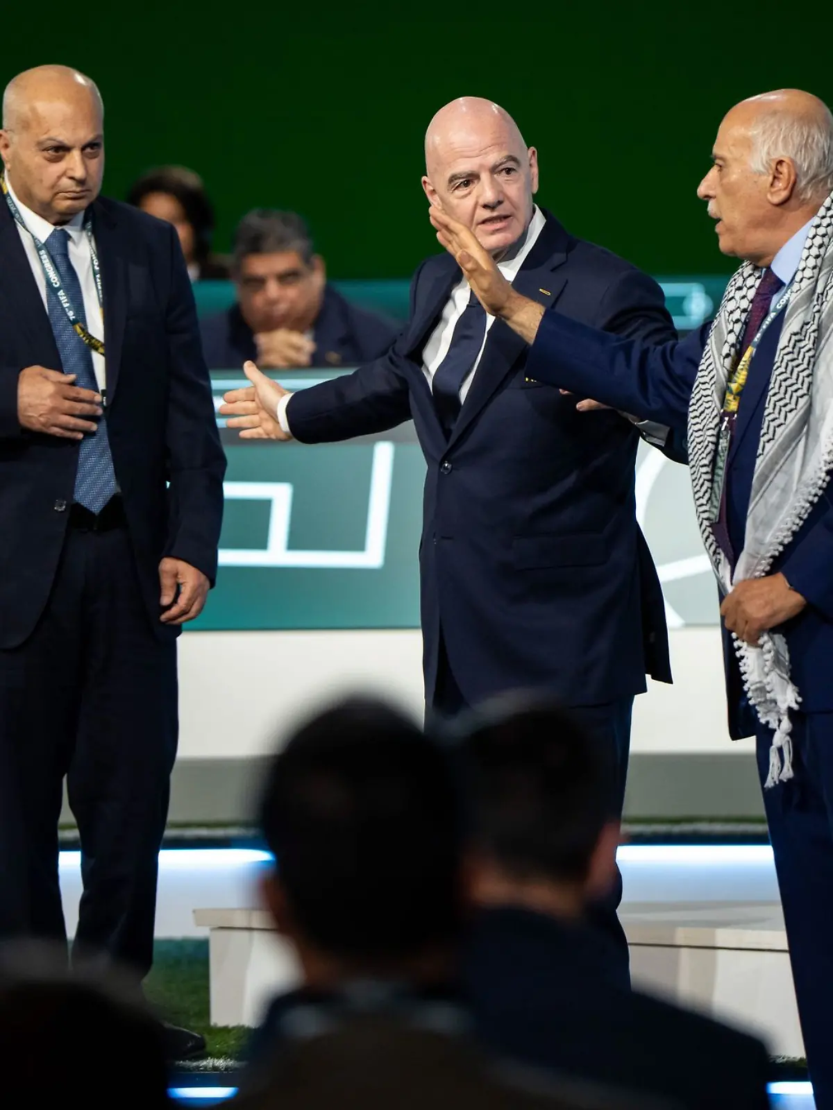 Bild zu: "Zwischen Nahostkonflikt und Trump: Infantino will bleiben"