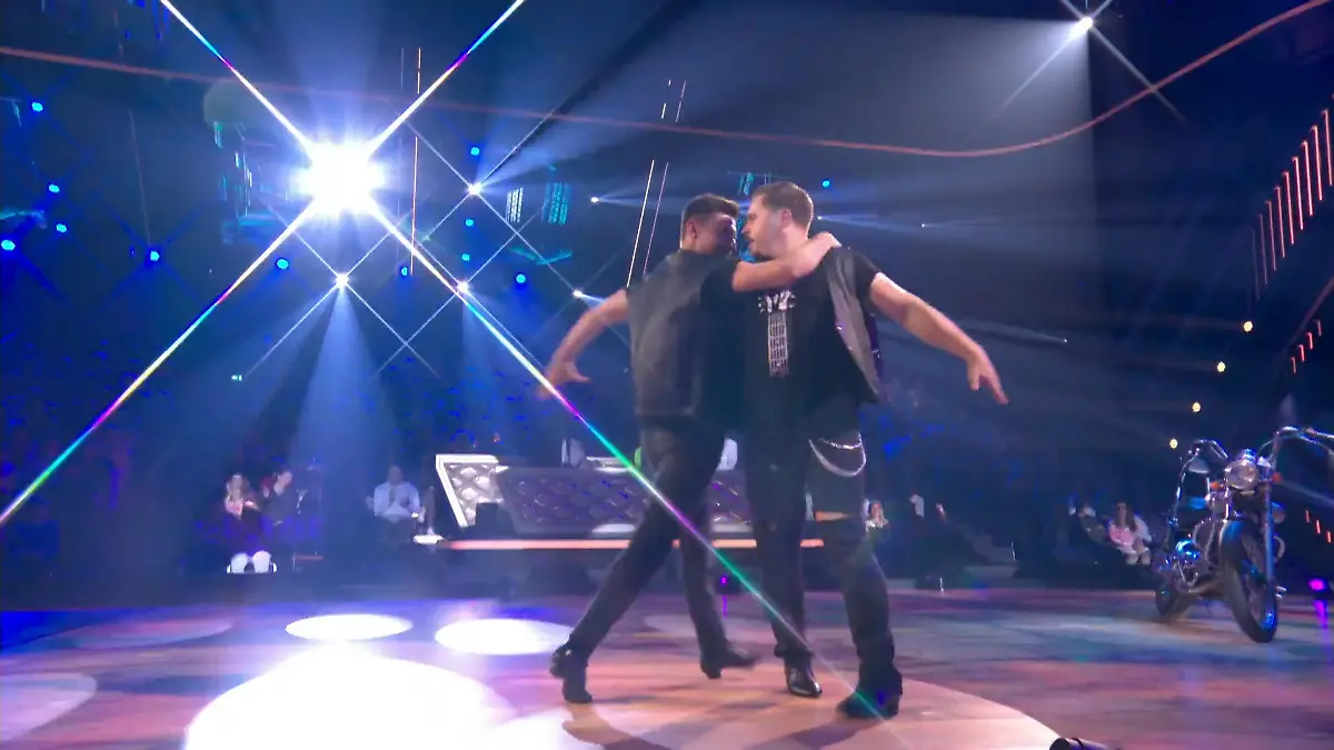 Paso Doble mit Power: Gustav und Zsolt legen zu „Wild Boys“ einen intensiven Auftritt hin Wilde Buben!