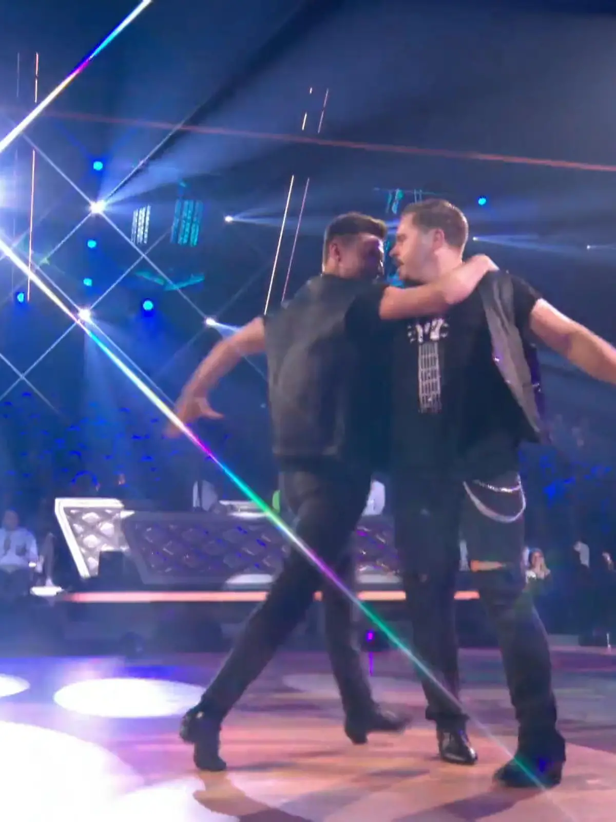 Bild zu: "Paso Doble mit Power: Gustav und Zsolt legen zu „Wild Boys“ einen intensiven Auftritt hin"