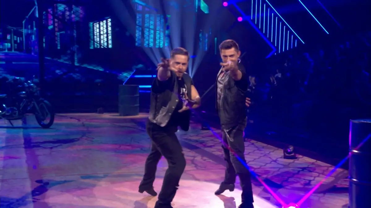 Gustav Schäfer und Zsolt Sándor Cseke liefern intensiven Paso Doble „Wild Boys“ bei „Let’s Dance“