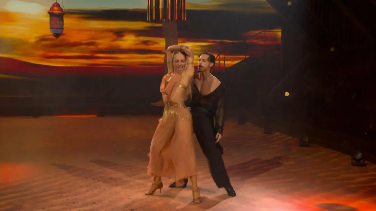 Milano und Marta liefern feurige Samba Heiße Hüften, pure Energie bei „Let’s Dance“
