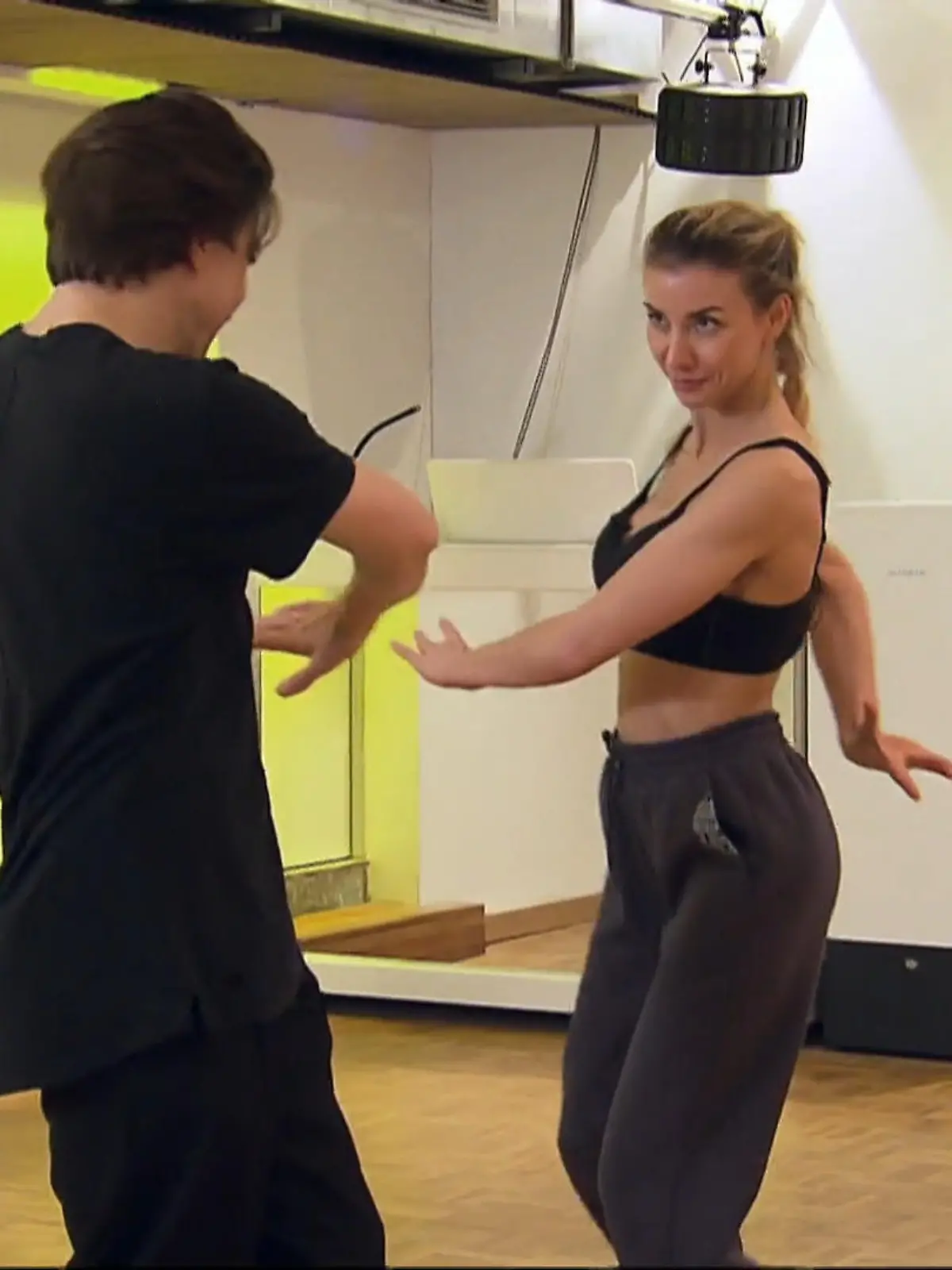 Bild zu: "Paso Doble mit Evgeny: Kann Anna-Carina jetzt ihre ganze Stärke zeigen?"