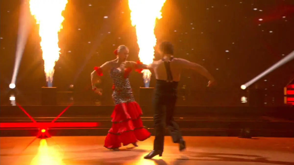Paso Doble voller Feuer: Anna-Carina und Evgeny holen Standing Ovations von der Jury Bester Tanz der Staffel!