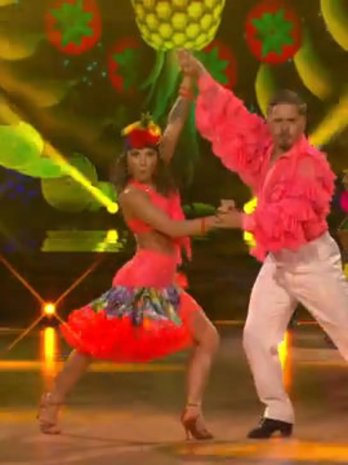 Bild zu: "Rhythmische Samba: Gustav und Anastasia bringen Farbe aufs Parkett"
