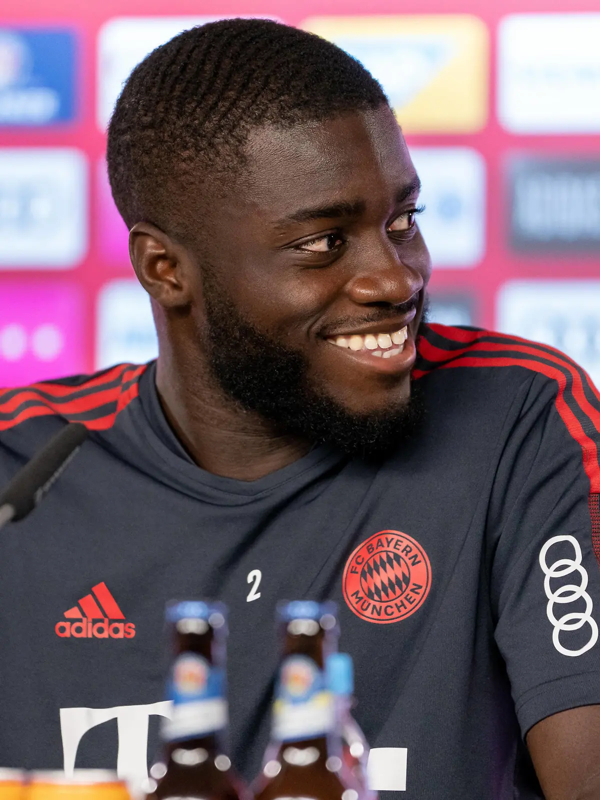  Dayot Upamecano Deutschland, München, 11.07.2021, Fussball, Bundesliga, FC Bayern München, Presskonferenz, Vorstellung Neuzugänge Dayot Upamecano und Omar Richards Foto: FC Bayern Muenchen/Marco Donato/Pool/Pressefoto Rudel 11.07.21 FC Bayern München Vorstellung Upamecano Richards *** Dayot Upamecano Germany, Munich, 11 07 2021, football, Bundesliga, FC Bayern Munich, press conference, presentation new arrivals Dayot Upamecano and Omar Richards Photo FC Bayern Muenchen Marco Donato Pool Press Photo Rudel 11 07 21 FC Bayern Munich Presentation Upamecano Richards