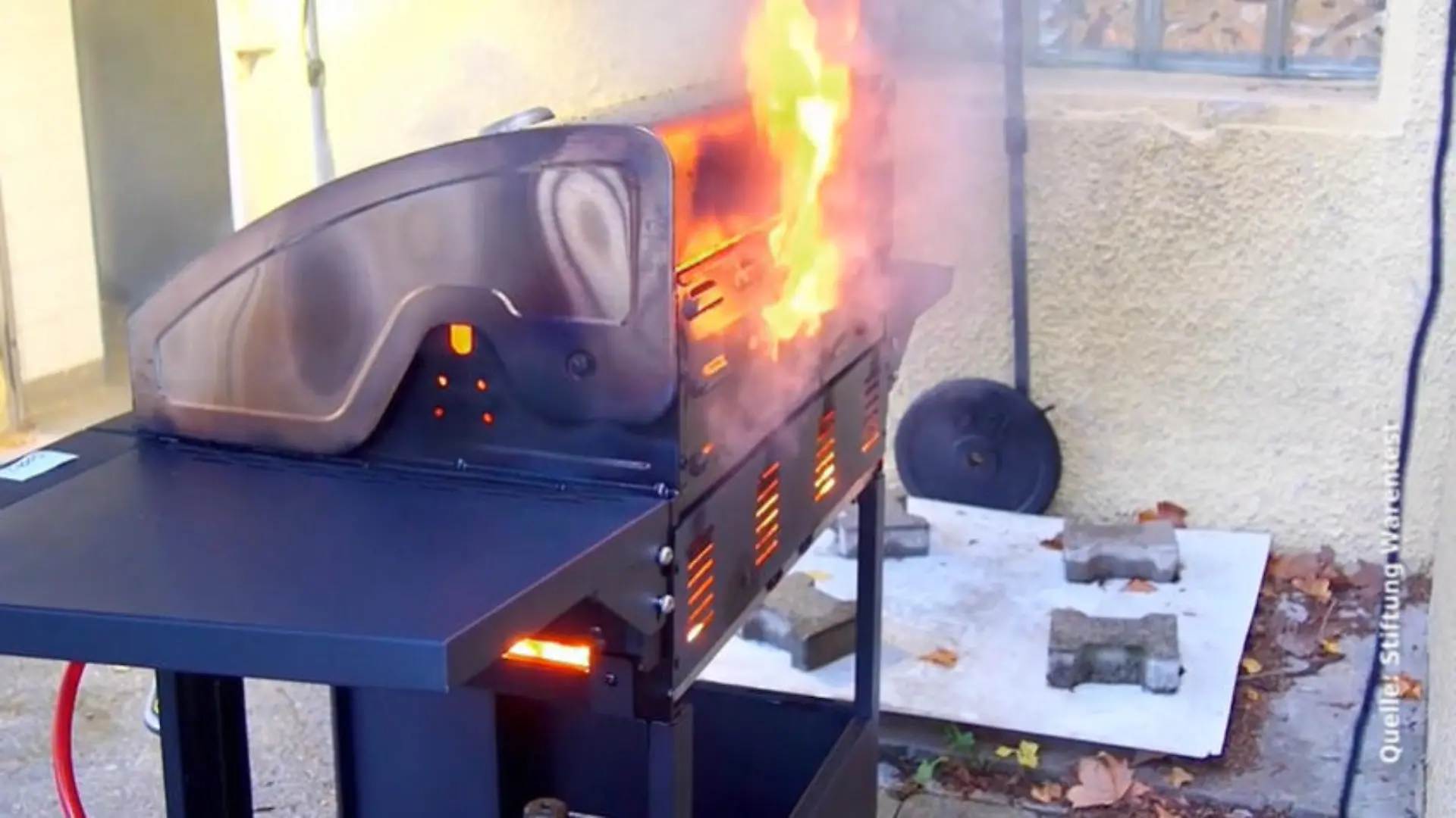 Grillklassiker im Härtetest: So schneiden Weber-Grill und günstige Modelle ab Stiftung Warentest testet Grills