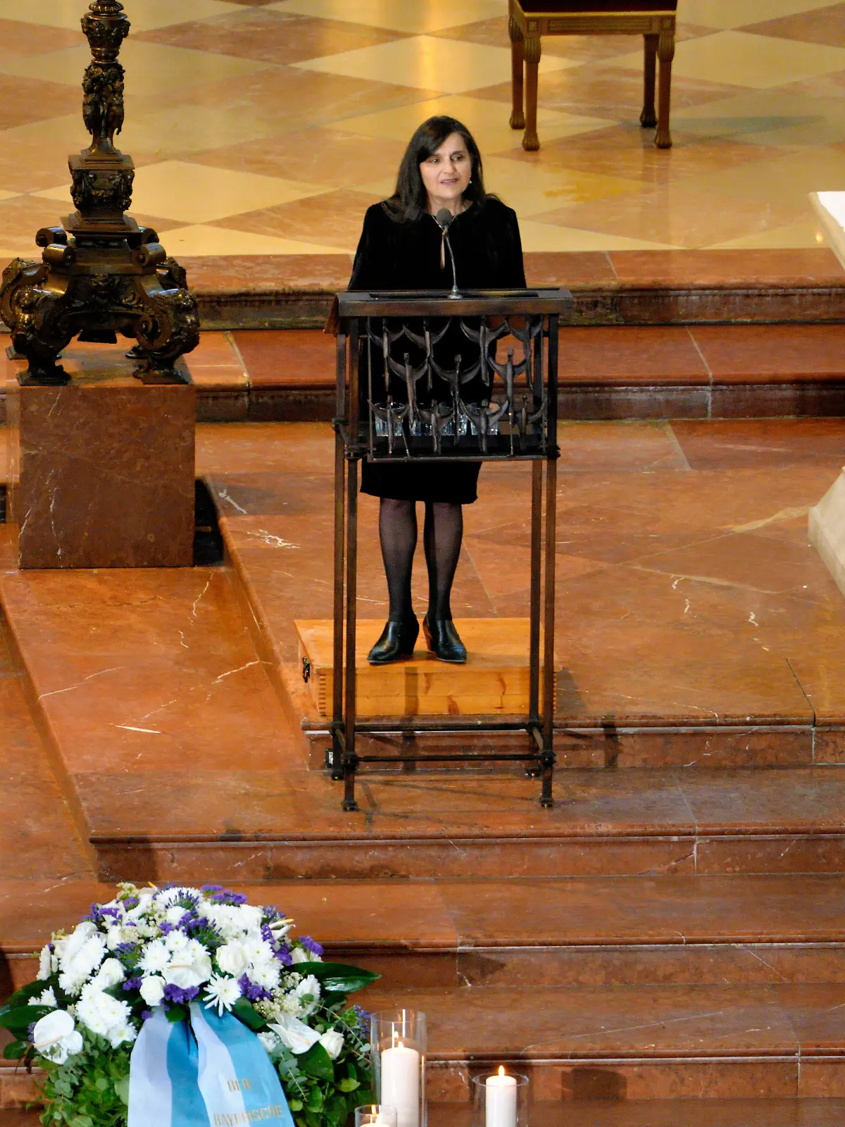02.05.2026, Bayern, München:  Beigesetzt werden soll der am 8. April im Alter von 95 Jahren gestorbene Adorf nicht in der bayerischen Landeshauptstadt, sondern in St. Tropez. Adorfs Witwe Monique Faye stammt aus Südfrankreich. Das Ehepaar lebte in Paris, Adorf war dort auch gestorben.