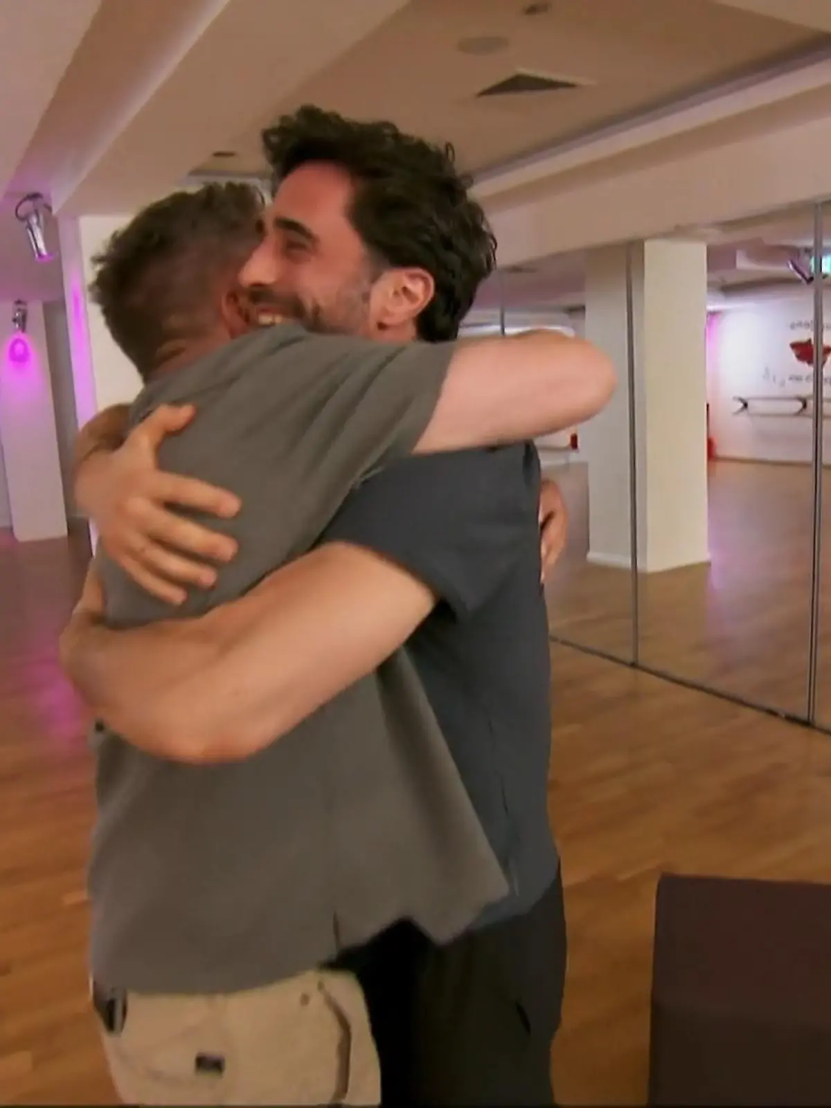 Bild zu: "Lars Pape platzt plötzlich in Jans Tanztraining"