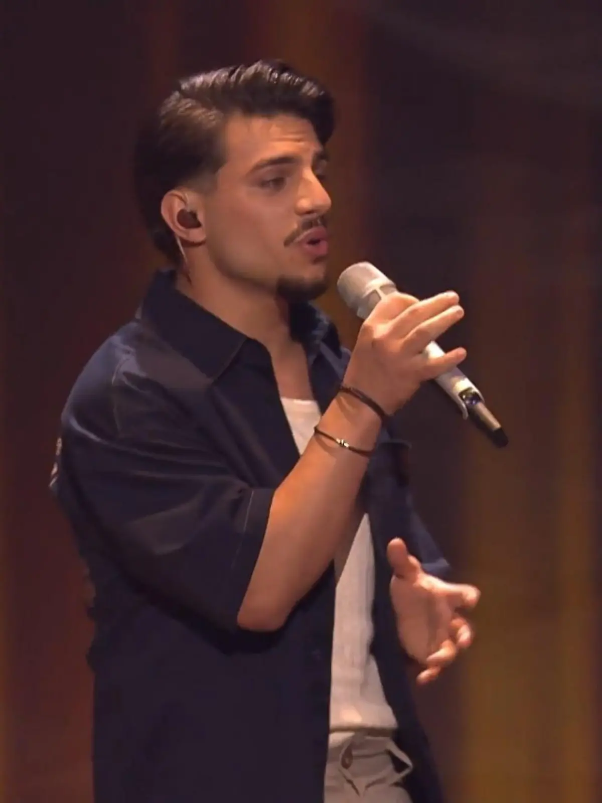Bild zu: "DSDS-Kandidat singt für seine verstorbene Oma!"