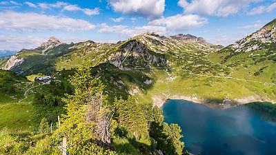 Vorarlberg (Österreich): Deutscher Wanderer stürzt tödlich ab – Drama an Wasserfall!