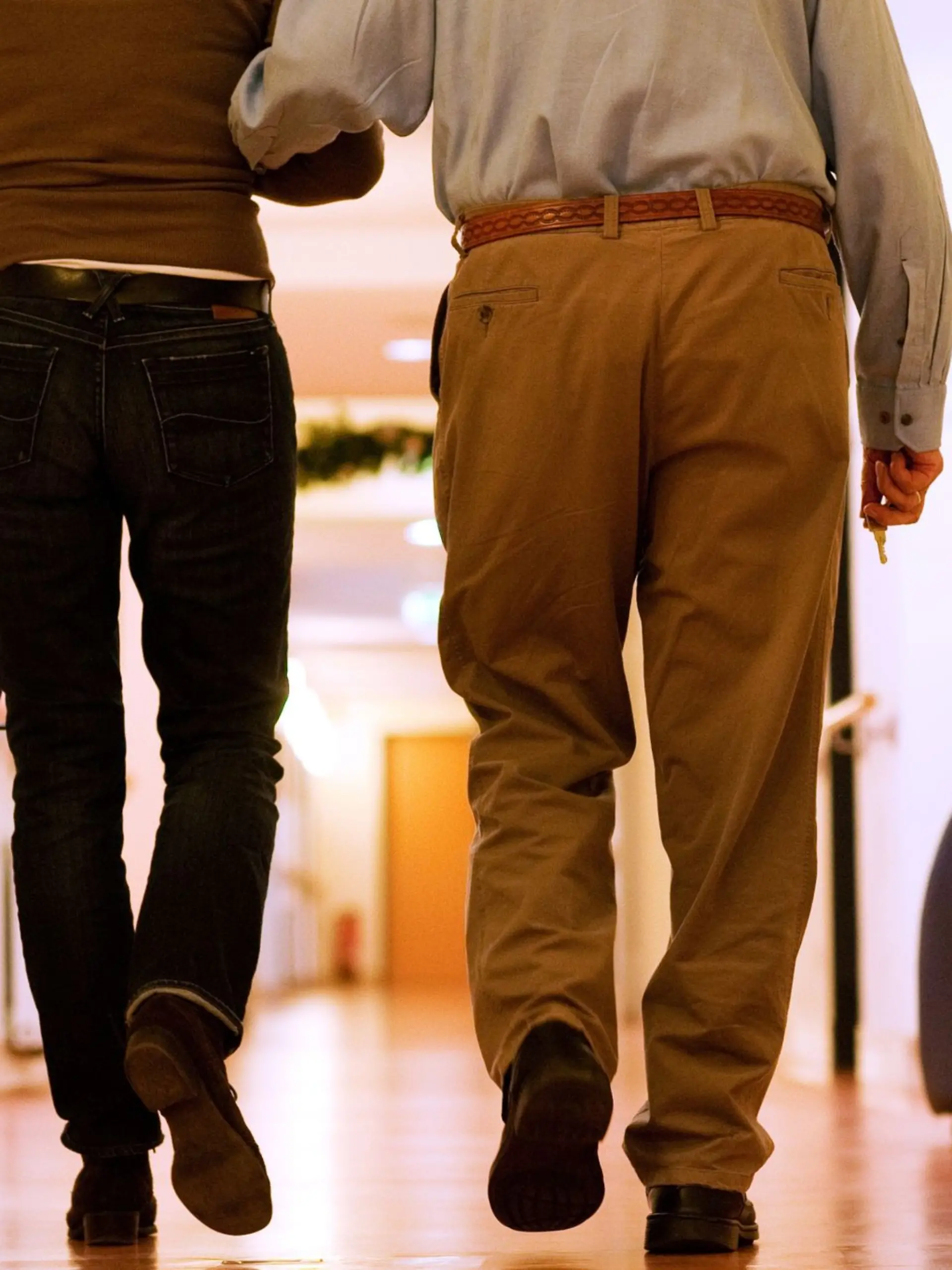 Elternunterhalt: Ab einem bestimmten Einkommen müssen Kinder für die Pflegeheimkosten ihrer Eltern aufkommen.